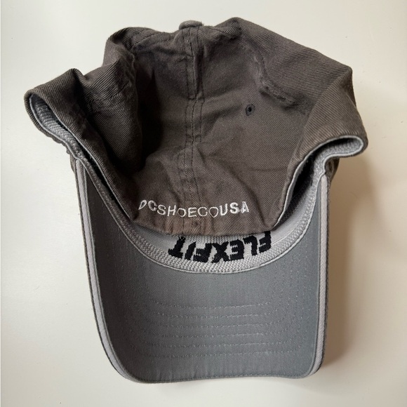 DC Shoes Flexfit Charcoal Hat with White & Red Emblem Logo Skate Skateboarding - Picture 14 of 15